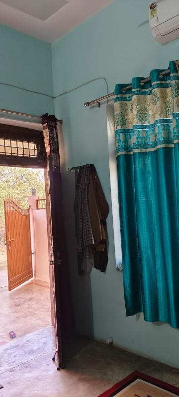 Daya Home Stay 1 km to Sangam Mahakumbh - image 2