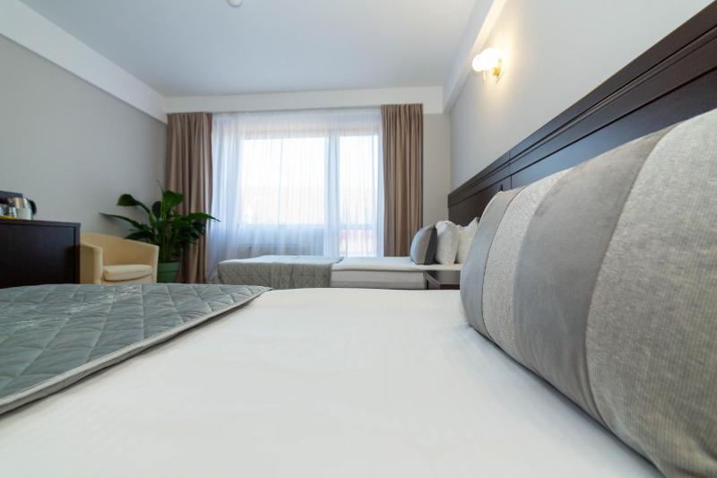 Double or Twin Room image 4