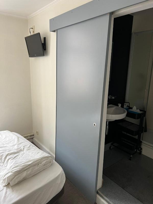 Double Room with Private Bathroom image 4