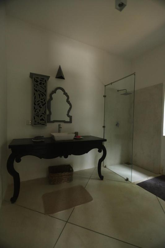 Koggala Lake Villa 1 with 3 bedrooms - image 15