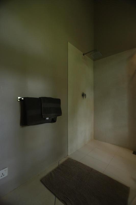 Koggala Lake Villa 1 with 3 bedrooms - image 4