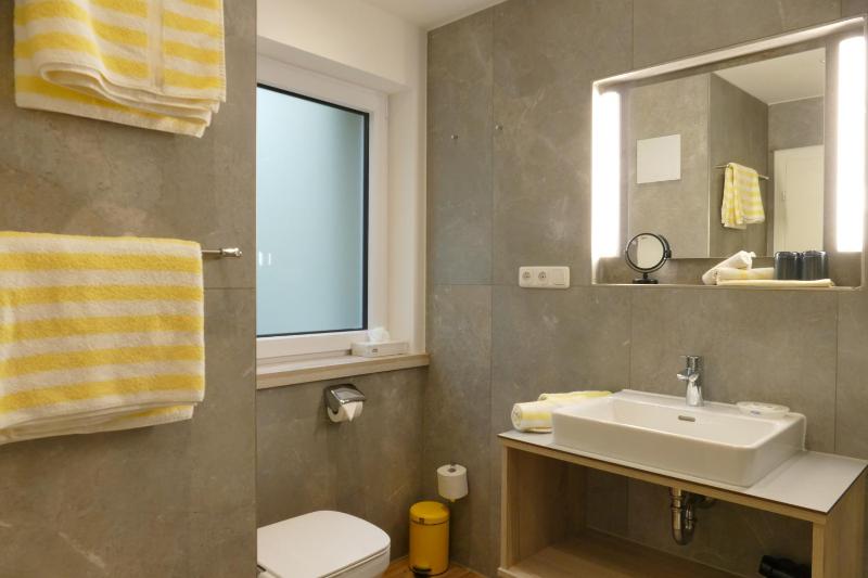 Superior Quadruple Room image 3