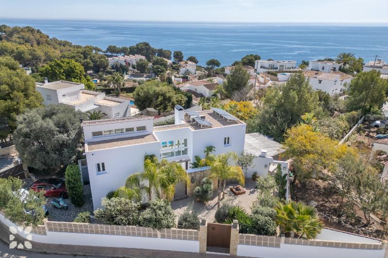 Villa Aldaba by Abahana Villas - image 4