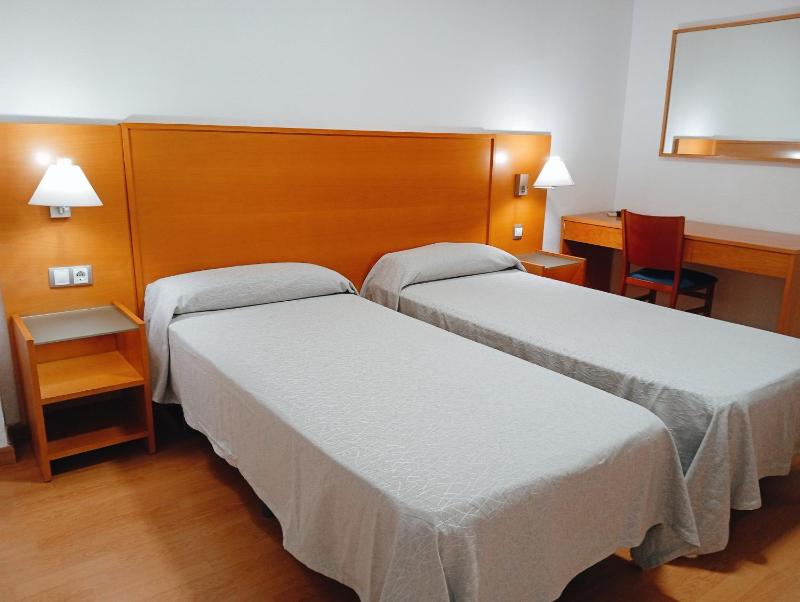 Standard Quadruple Room image 4