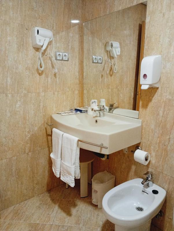 Deluxe Double Room with Sitting Room image 2
