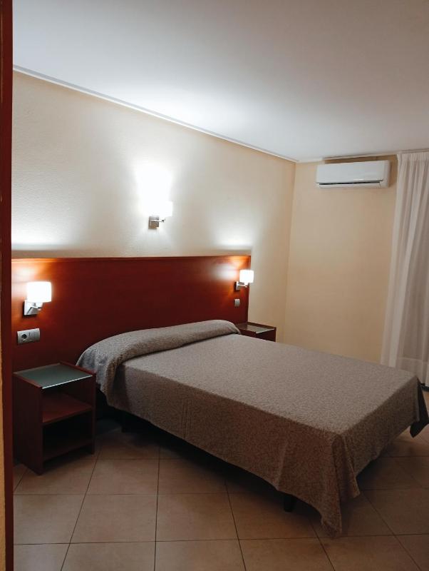 Standard Double Room image 3