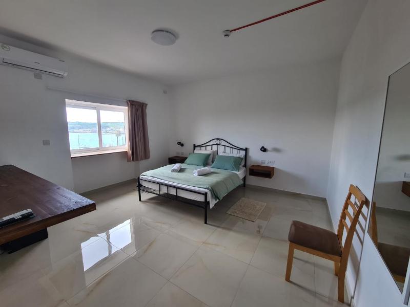 Double Room with Sea View image 4