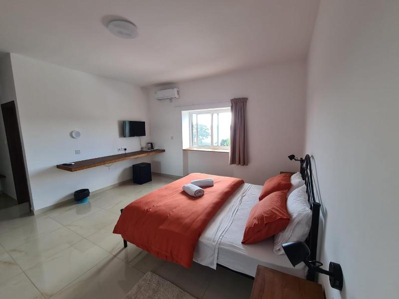 Double Room with Sea View image 3