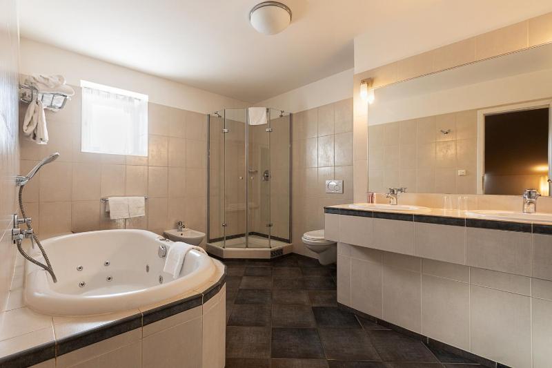 Executive Junior Suite image 2
