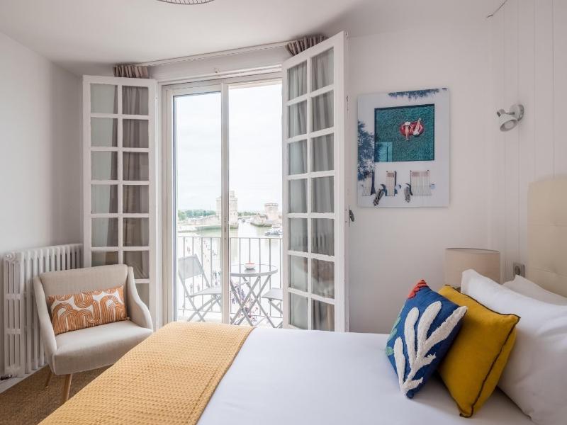 King Room with Sea View and Balcony image 1