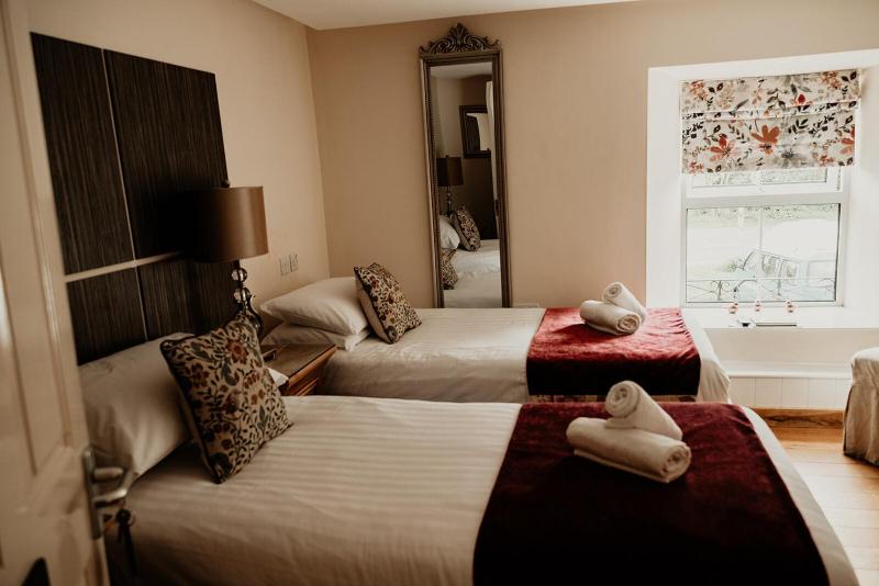 Standard Twin Room image 2