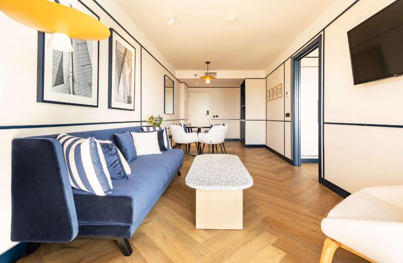 Junior Suite image 2