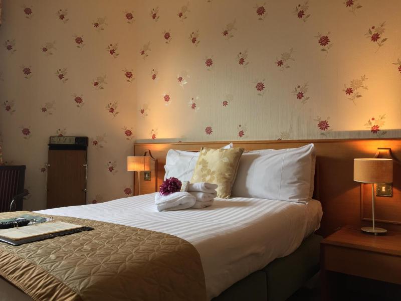 Standard Triple Room image 2