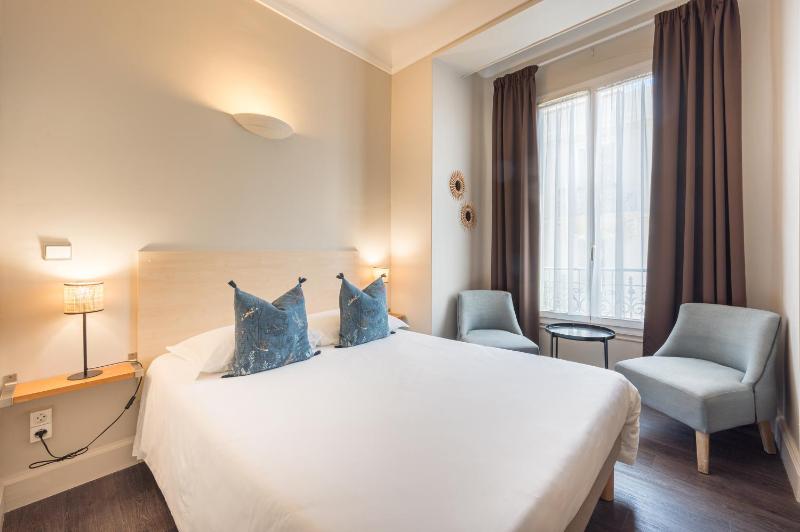 Standard  Double Room image 4