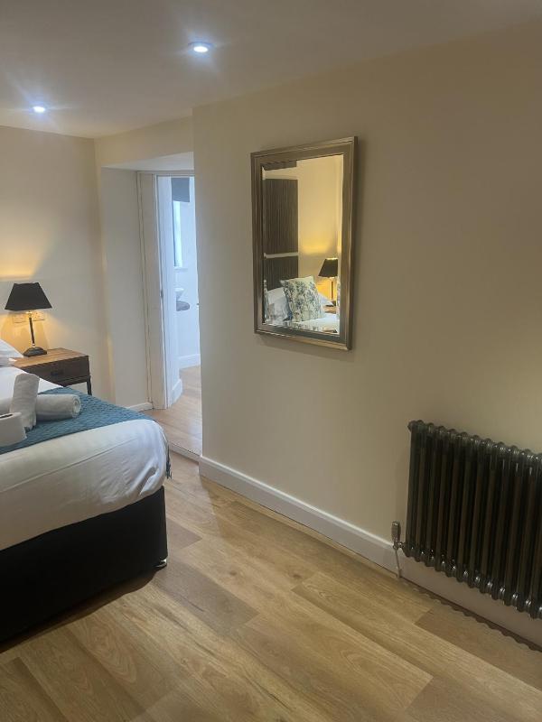 Double Room with Private Bathroom image 2