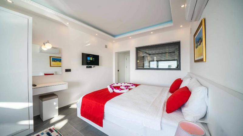 2 Bedroom Villa with Pool - image 4