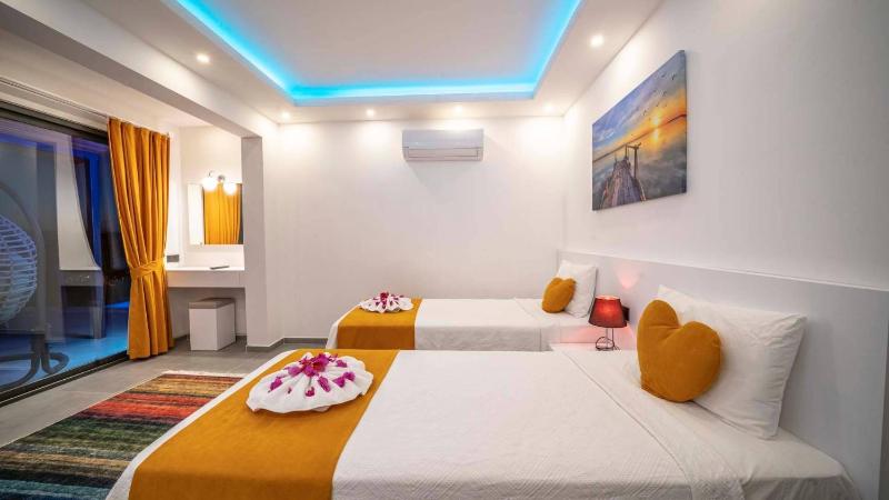 2 Bedroom Villa with Pool - image 3