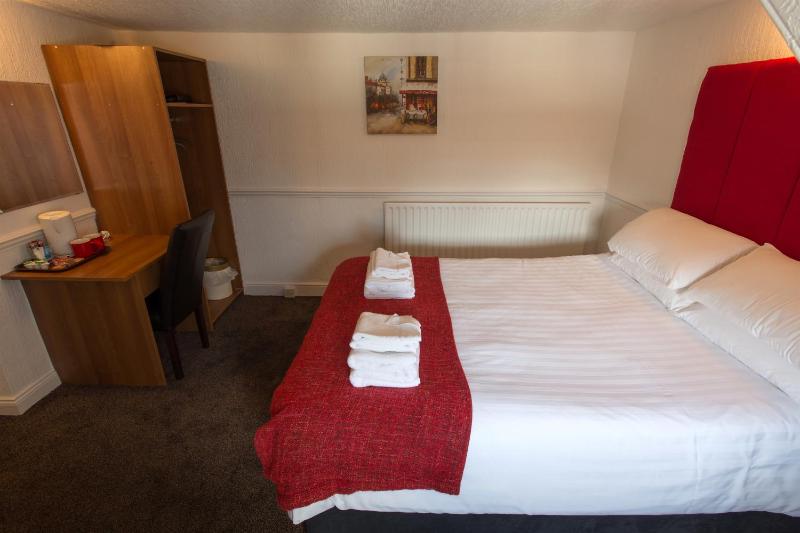 Double Room image 4