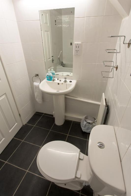 Double Room image 3