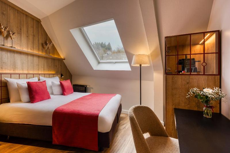 Deluxe Double or Twin Room image 4