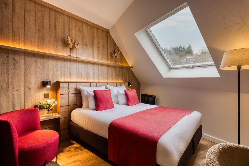 Deluxe Double or Twin Room image 3