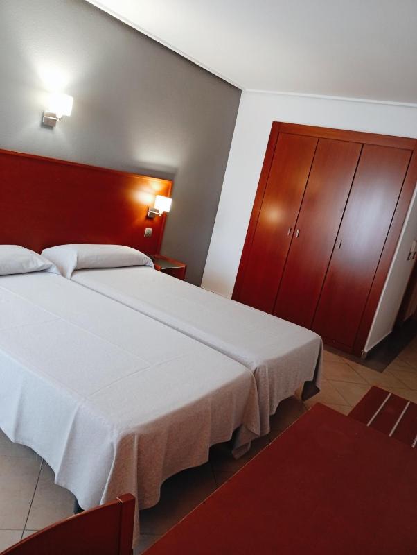 Twin Room image 1