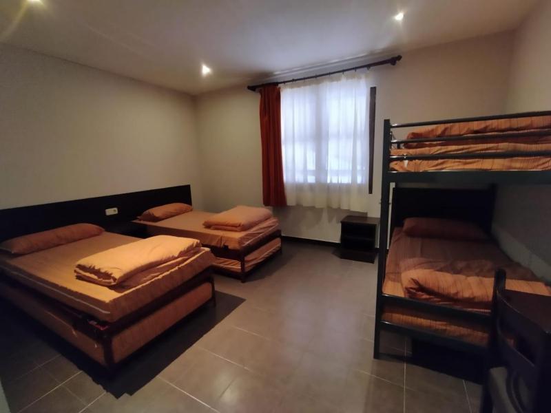 Quadruple Room with Bathroom image 2