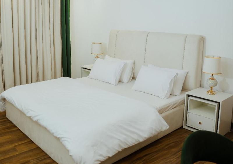 Goldcrest - 1 Bedroom Luxury Apartment - Lahore - image 4