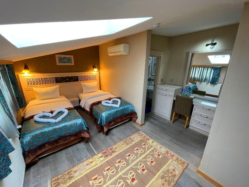 Standard Triple Room image 4