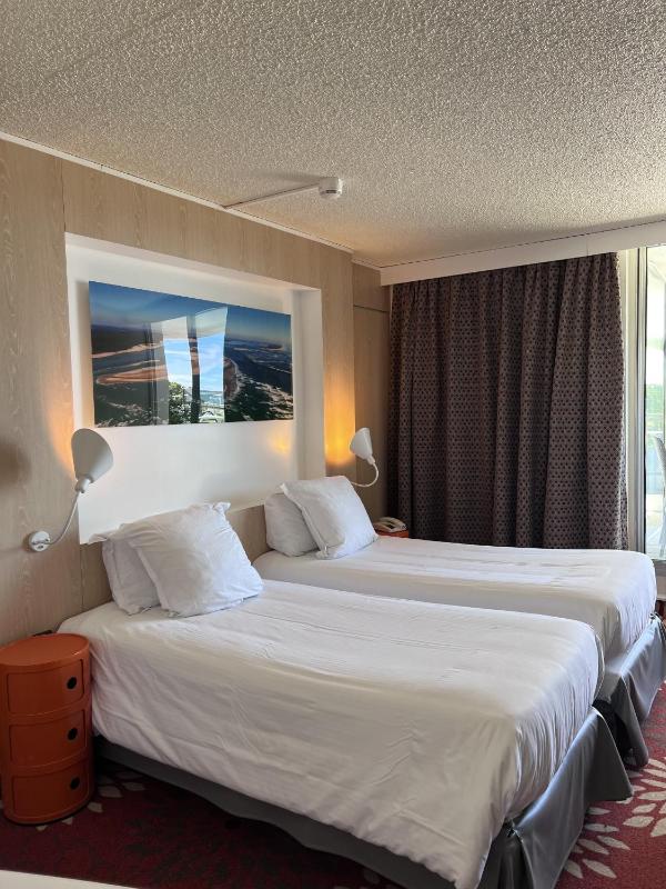 Twin Room with Terrace - Sea View image 4