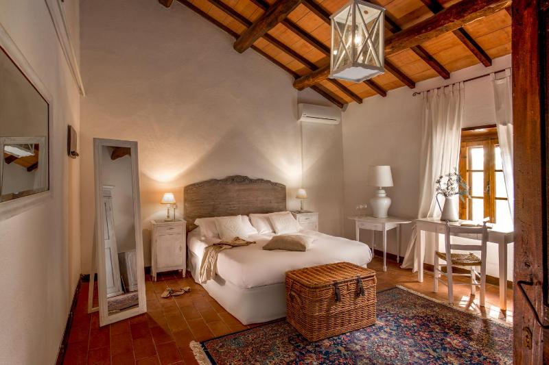 Deluxe Room image 3