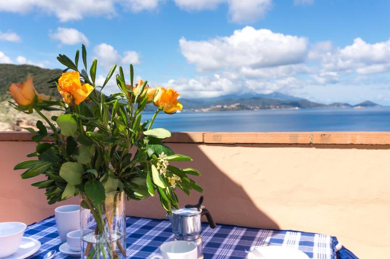 Studio Apartment with Sea View image 2