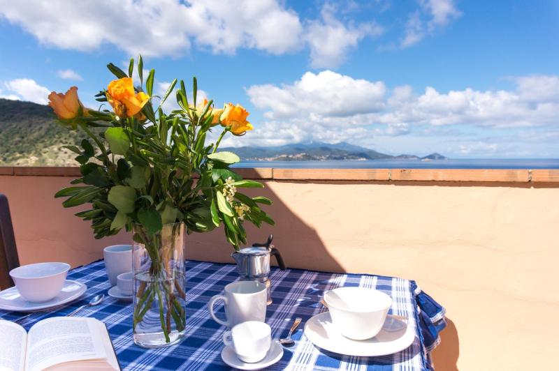 Studio Apartment with Sea View image 4