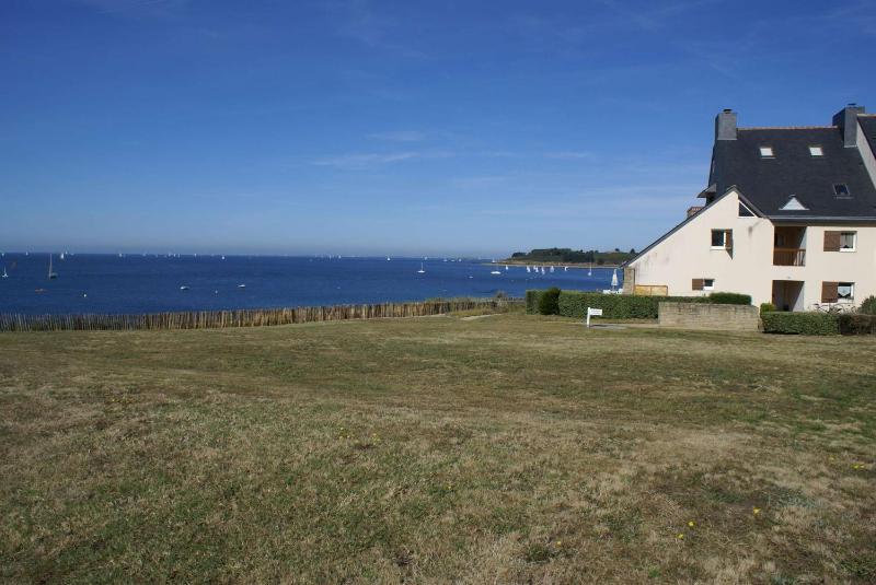 Studio Apartment with Sea View image 2