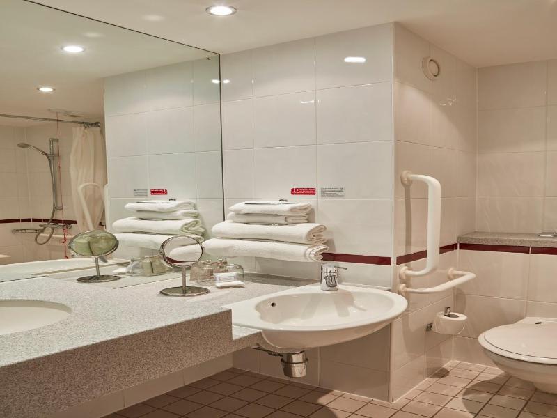 Quadruple Room image 3