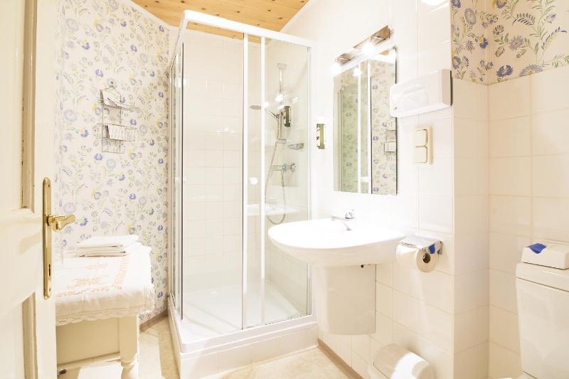 Three-Bedroom Apartment with View image 3