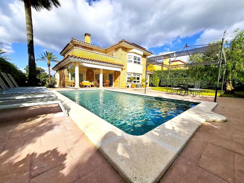 Villa image 1