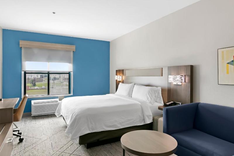 Standard King Room with Sofa Bed - Non-Smoking image 2