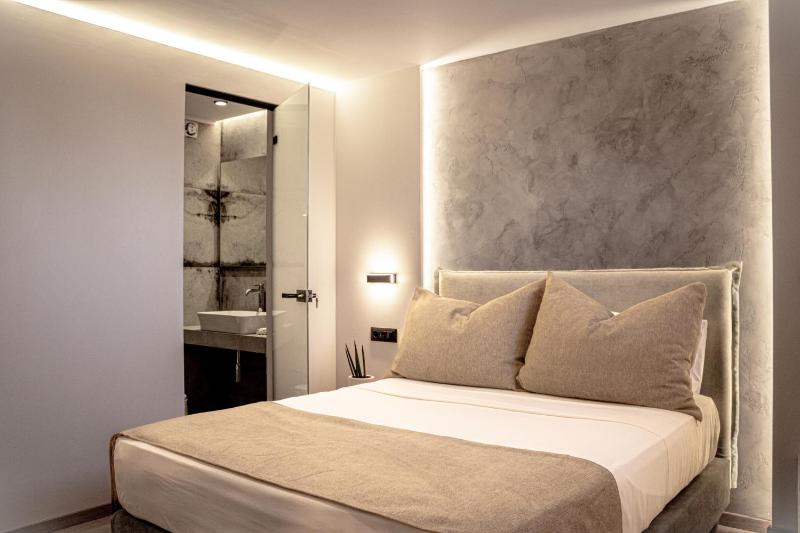 Double or Twin Room with Balcony image 3