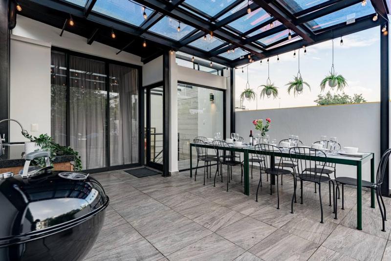 Trendy Roma Private Rooftop BBQ AC & Gym - image 24