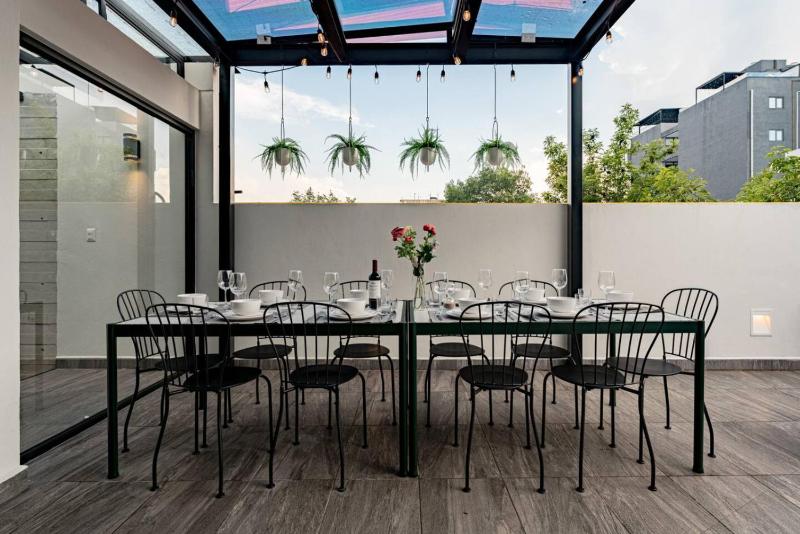 Trendy Roma Private Rooftop BBQ AC & Gym - image 32