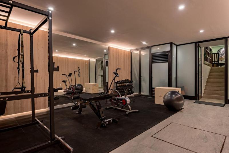 Trendy Roma Private Rooftop BBQ AC & Gym - image 8