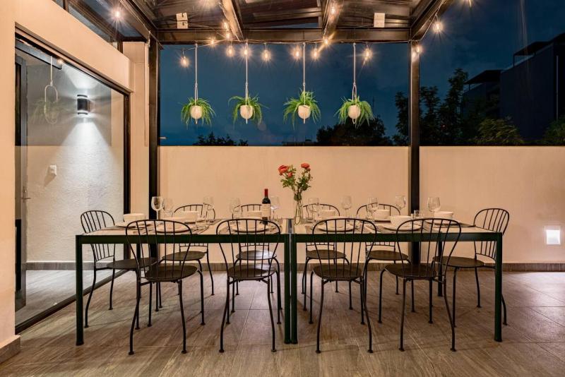 Trendy Roma Private Rooftop BBQ AC & Gym - image 48