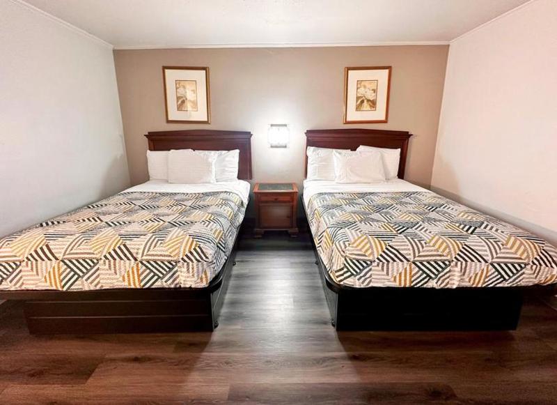 Standard Double Room with Two Double Beds - Non-Smoking image 2