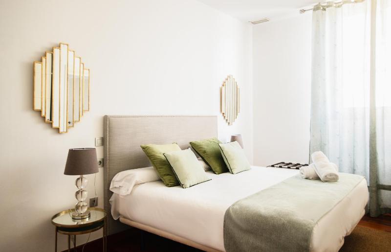 One-Bedroom Apartment image 1