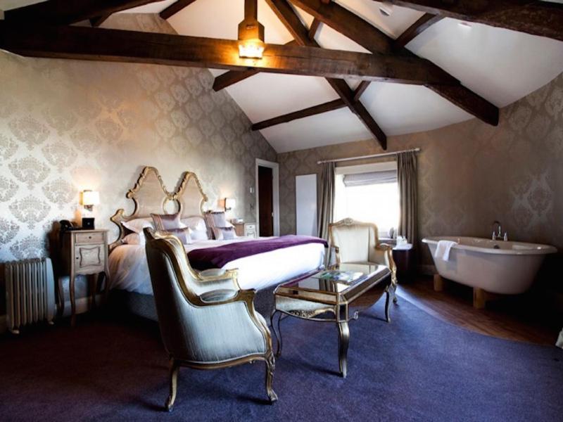Deluxe Double Room with Bath image 3
