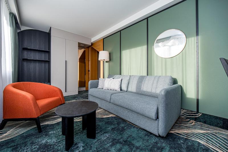 Classic Superior Double or Twin Room (Zip Beds) with Sofa Bed and SPA Access image 4