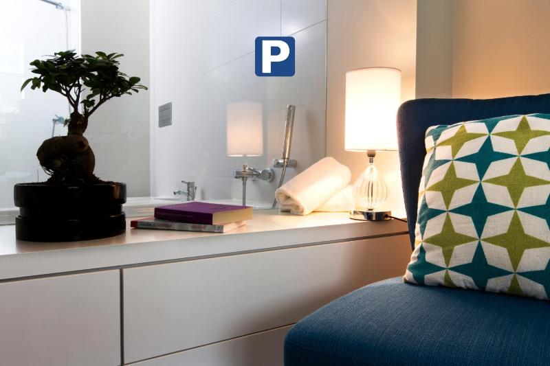 One-Bedroom Apartment image 2