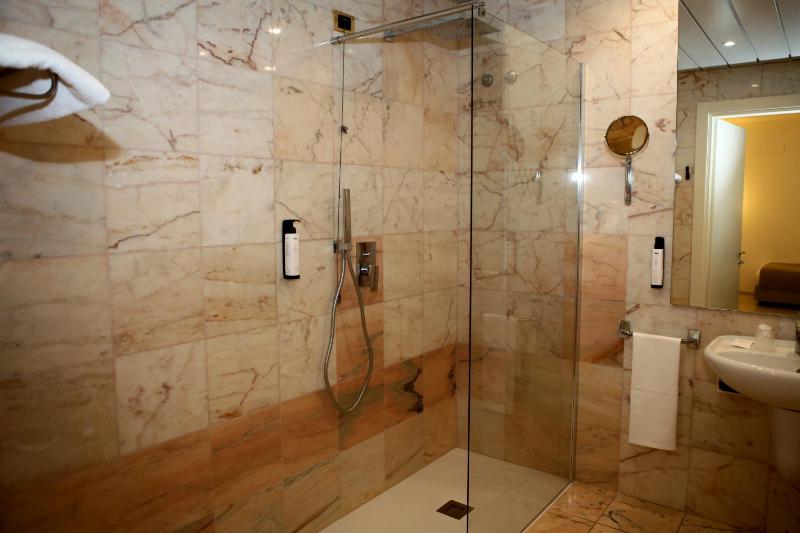 Classic Quadruple Room image 4