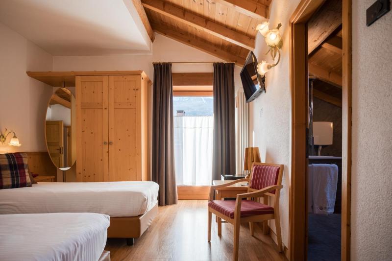 Superior Double or Twin Room image 4
